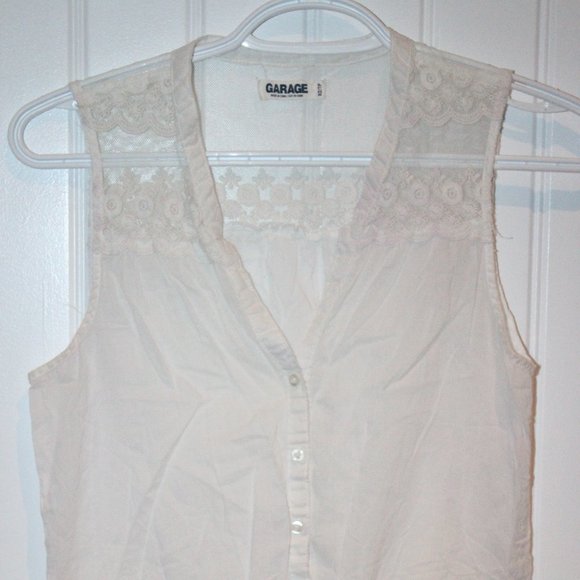3/$20 🏷 Garage White Blouse Tank Size XS Lace Accent - Picture 4 of 5